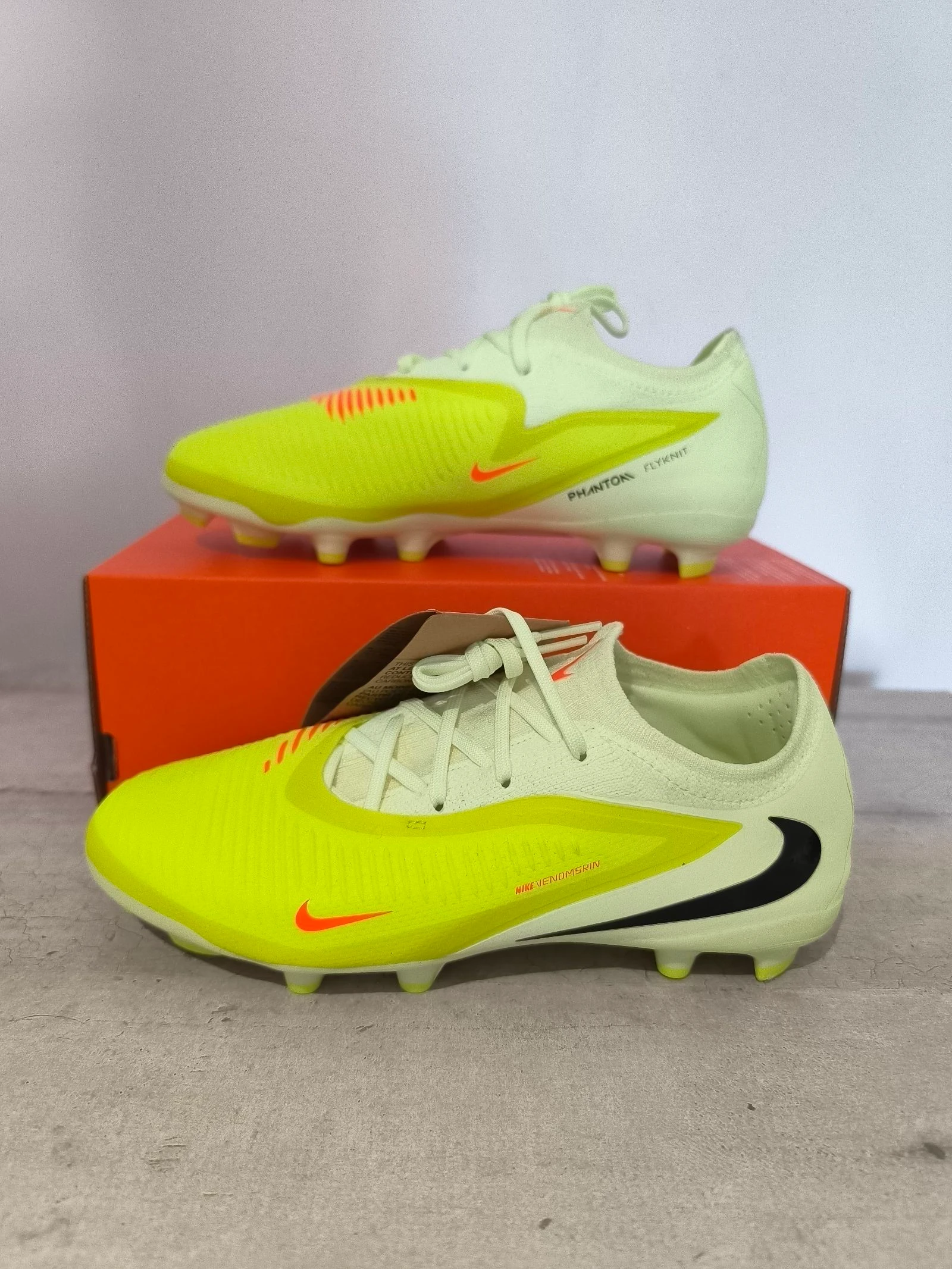 Nike jr phantom 6 low PRO crampons pointure 38